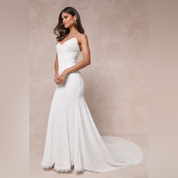 Lulus “ Flawless Extravagance” Lace Trumpet Hem Wedding Dress - Picture 3 of 10